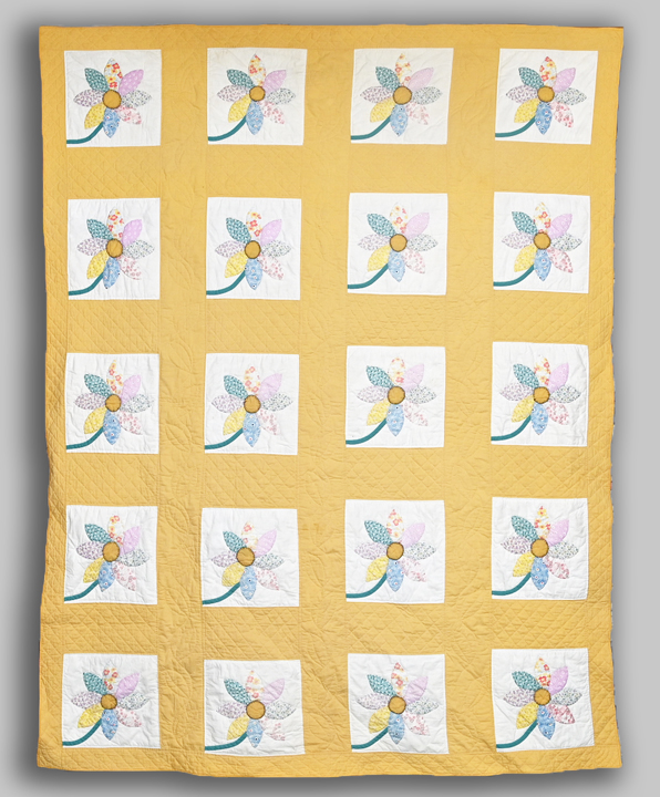 Q8134 Pair of Reversible Sunflower Quilts