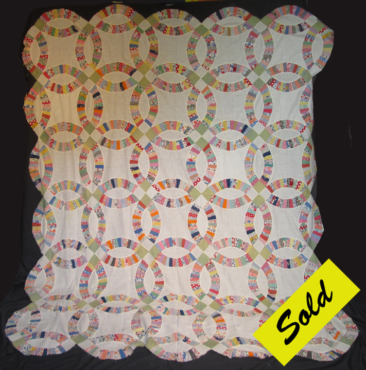 QT812 Double Wedding Ring Quilt Top
