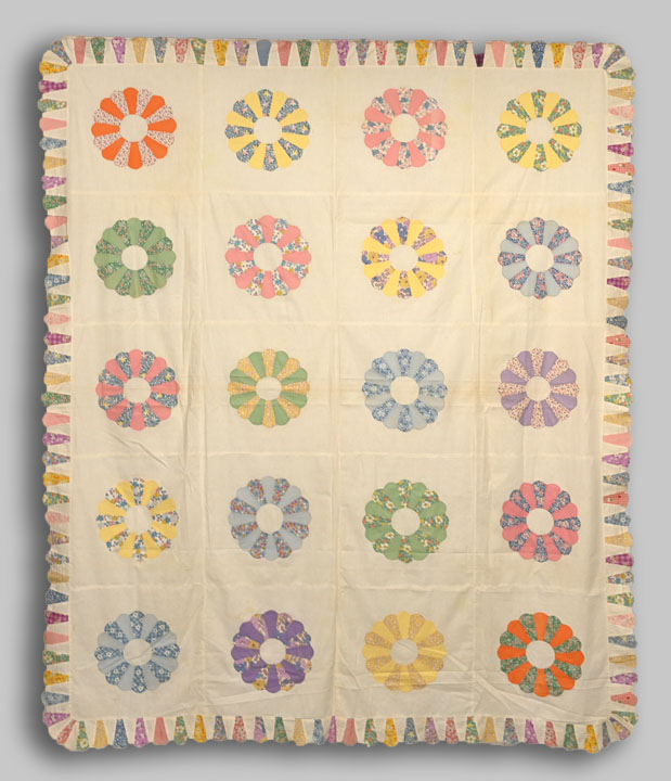 qt902 Dresden Plate with Ice Cream Cone Border Quilt Top