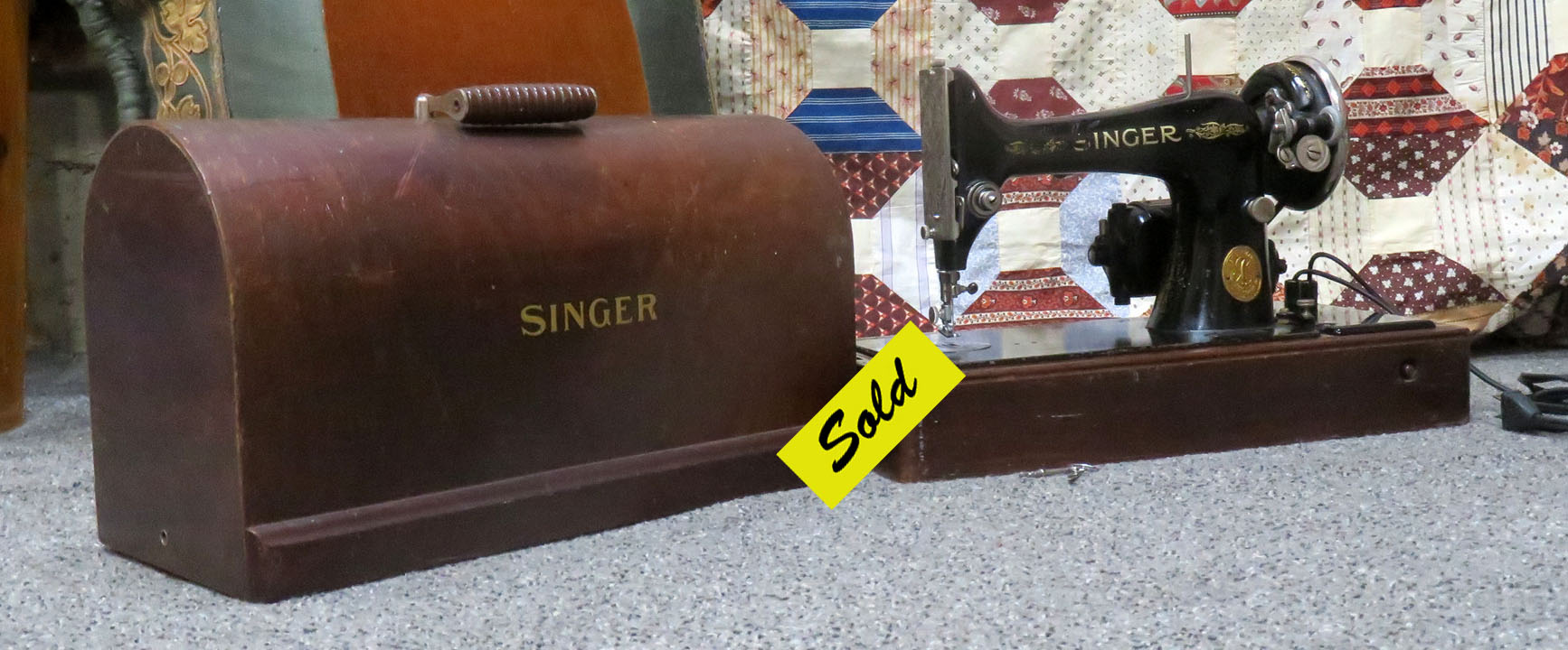 SINGER: Singer Featherweight Electric Sewing Machine